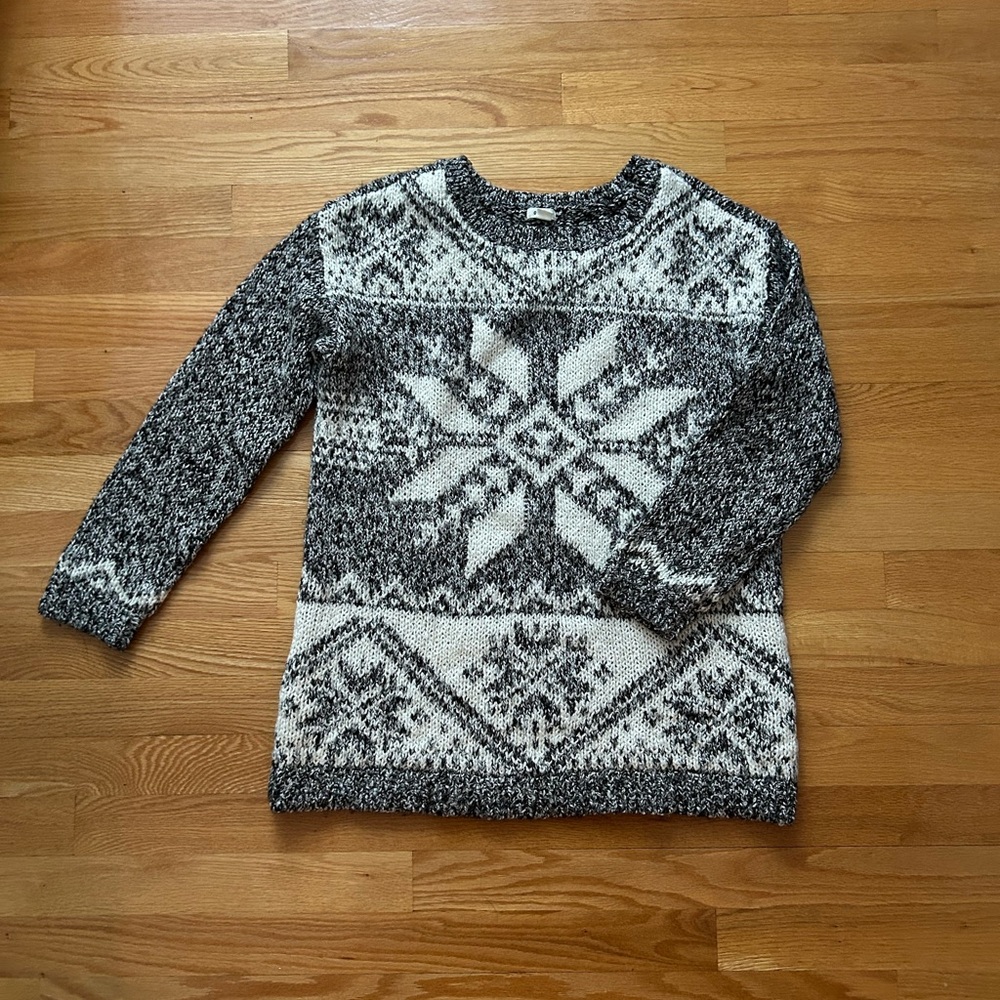 Cozy Knit Snowflake Sweater - Grey and White